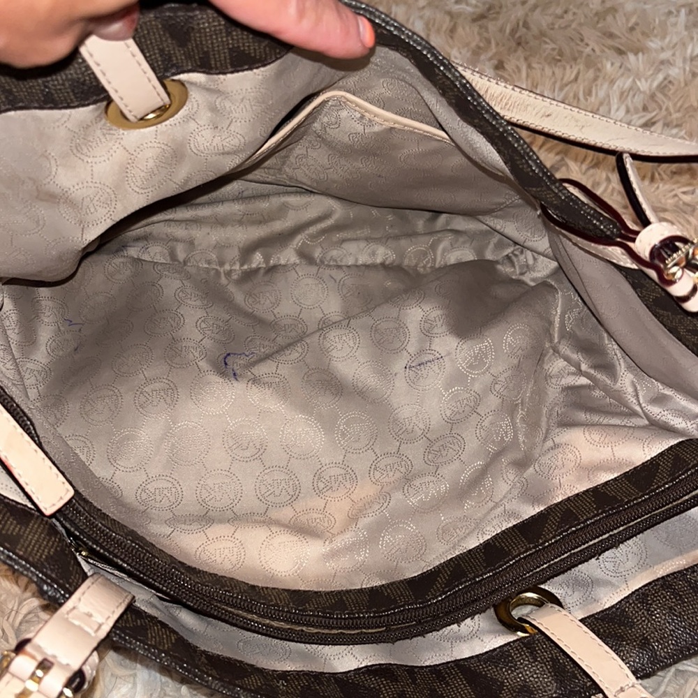 Michael Kors purse - Picture 2 of 4
